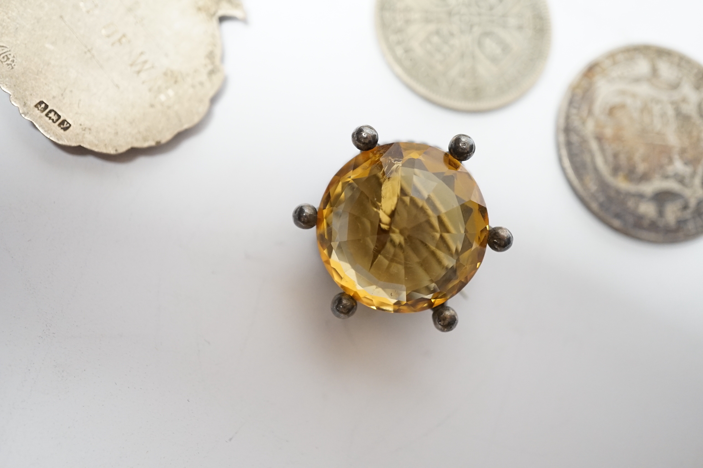 A pair of engine turned 9ct gold cufflinks, a yellow metal and enamel bar brooch, a white metal mounted citrine brooch, two silver medallions and two George V coins.